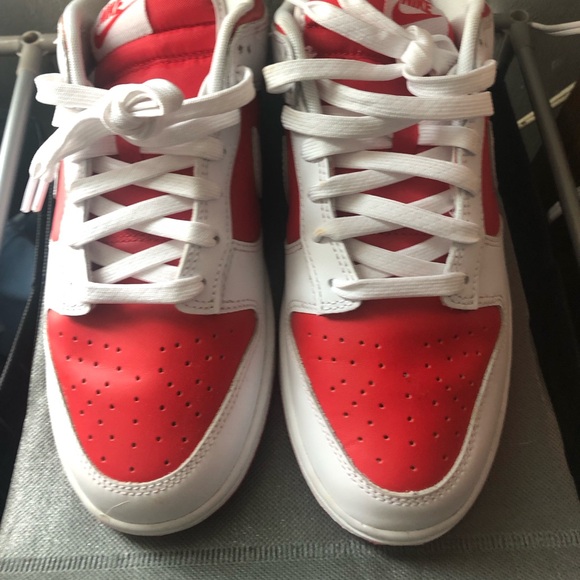 Nike dunks (red nd white ) size 9 - Picture 2 of 4